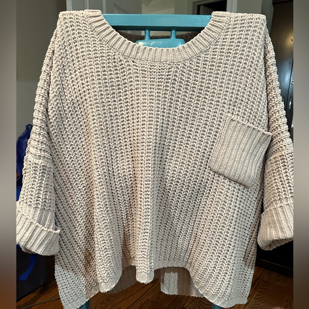 Vici sweater size medium